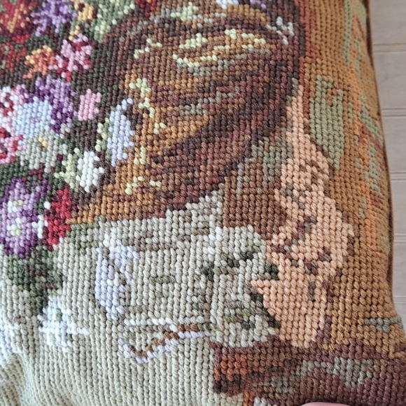 Vintage 100% Wool Needlepoint Floral Handmade Decorative Tapestry Mini Pillow - Picture 2 of 8